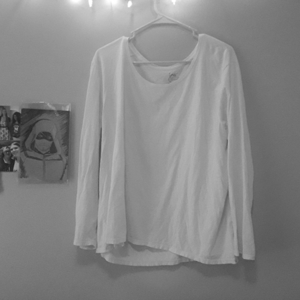 White long sleeved tshirt